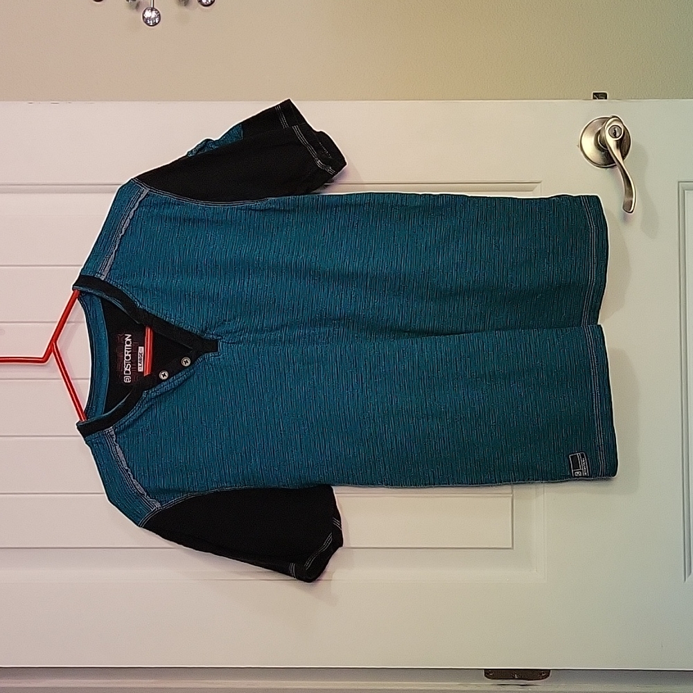 Distortion large blue shirt